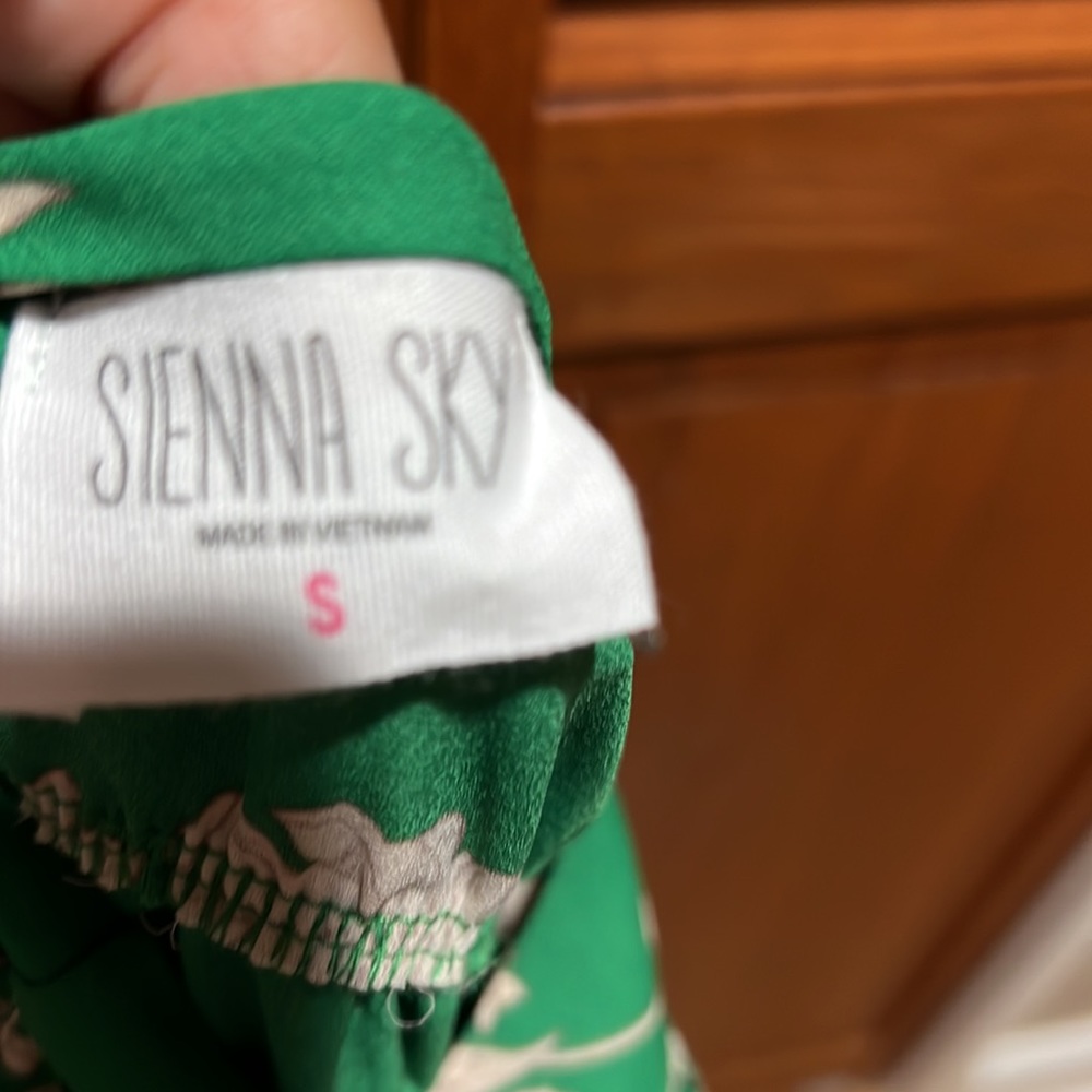 Women’s Sienna Sky top with tie back. Great condition. Size Small. - Picture 5 of 5